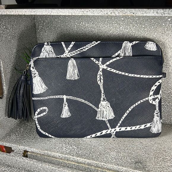 Chico’s Vegan Leather Tassel Clutch Bag Pouch Cosmetics Travel - Picture 1 of 4